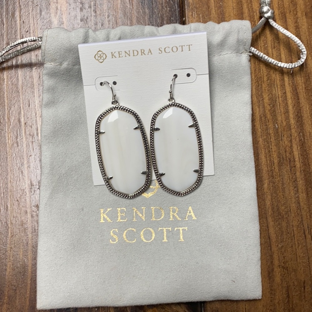 New Kendra Scott Danielle Earrings